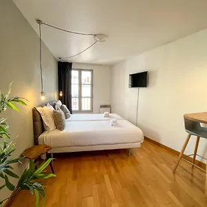 Appartement Charmant Studio Dans Un Immeuble 5, Parijs
