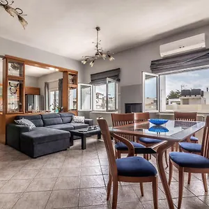 Spacious Near Downtown Appartamento Candia